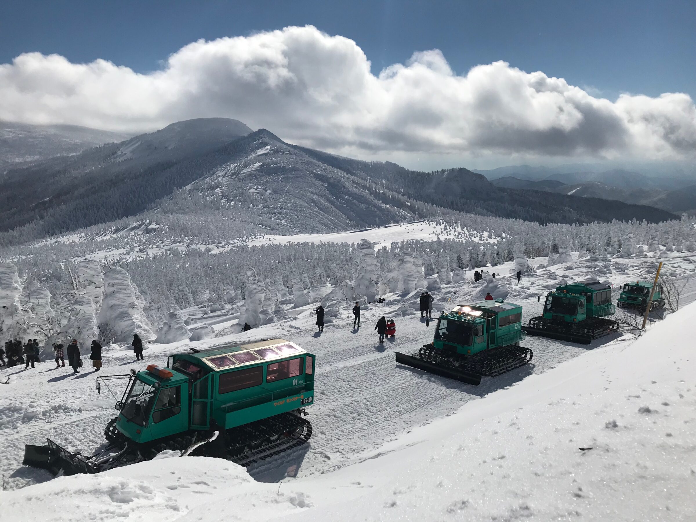 雪上車で行く「みやぎ蔵王樹氷めぐり」